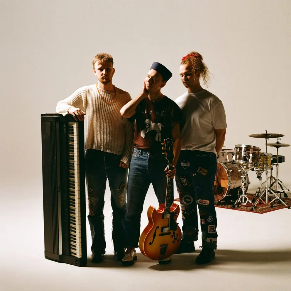 Header header_picture_3